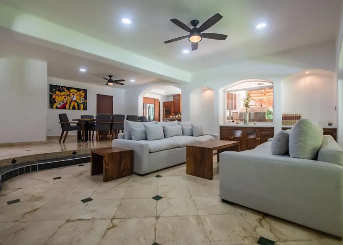 Luxurious 4 To 5-Bedroom Villa With Private Pool In Playa Del Carmen