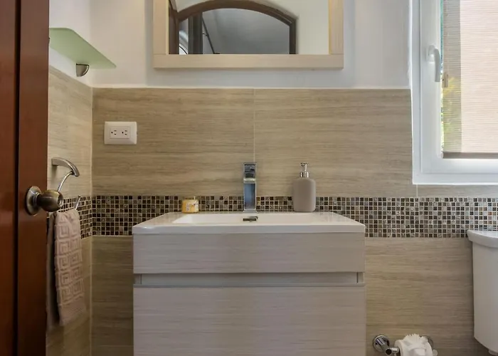 Luxurious 4 To 5-Bedroom Villa With Private Pool In Playa Del Carmen Villa