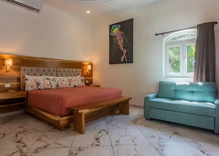 Luxury Golf 5-bedroom Retreat In Villa *