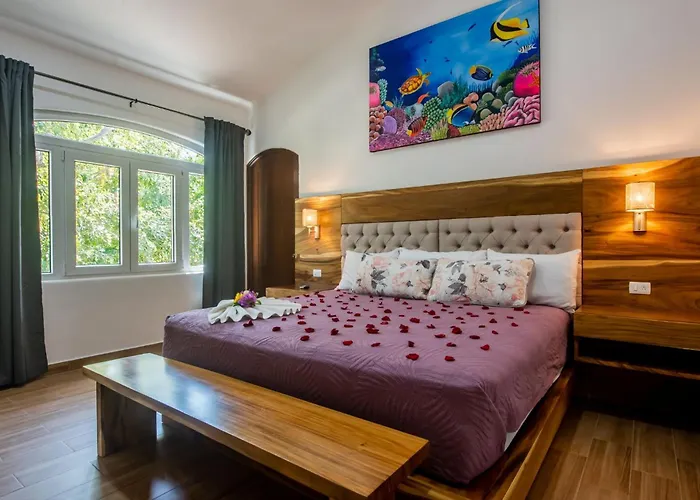Luxury Golf 5-bedroom Retreat In *