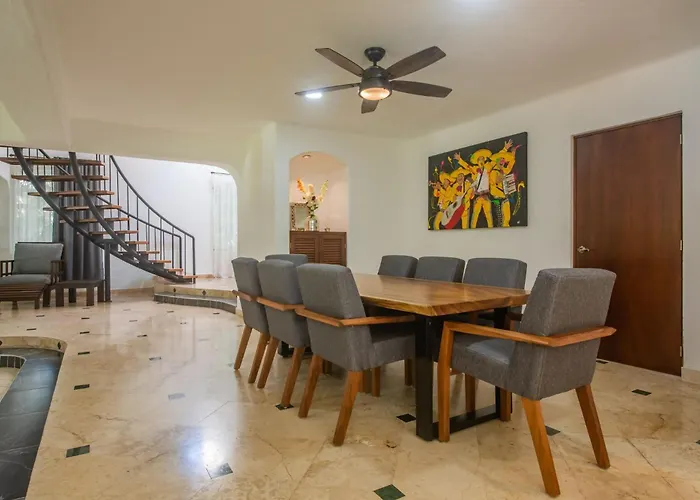 Luxury Golf 5-bedroom Retreat In Playa del Carmen