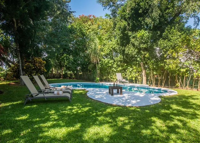 Luxury Golf 5-bedroom Retreat In