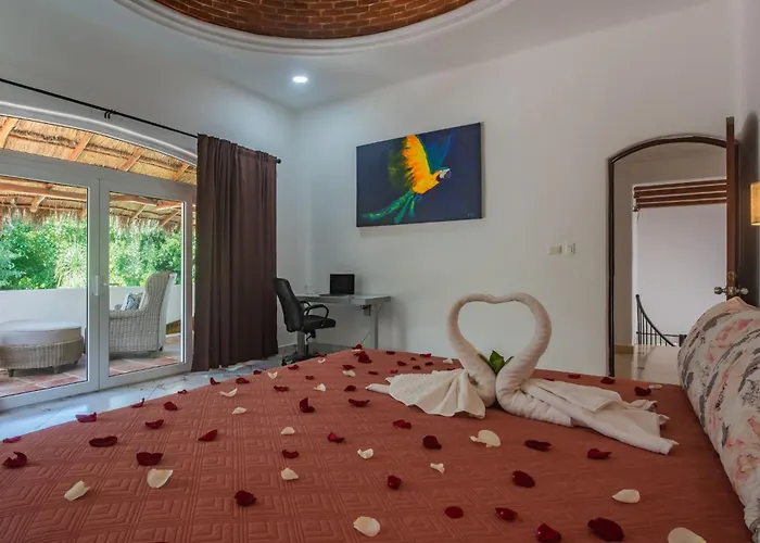 Luxury Golf 5-bedroom Retreat In Villa Playa del Carmen