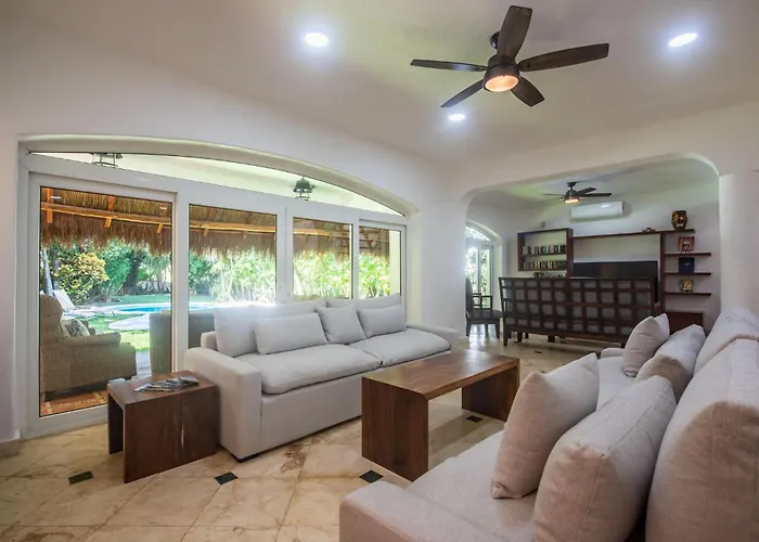 Luxurious 4 To 5-Bedroom Villa With Private Pool In Playa Del Carmen *